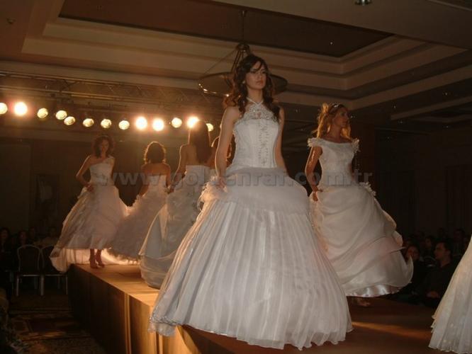 izmir mimar kemallettin moda merkezi defilesi