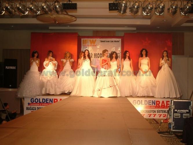 izmir mimar kemallettin moda merkezi defilesi