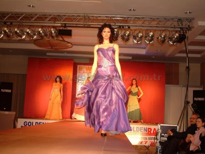 izmir mimar kemallettin moda merkezi defilesi