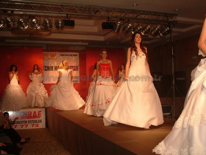 izmir mimar kemallettin moda merkezi defilesi